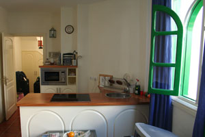 The Captain's House: bed sitting room and kitchen