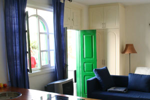 The Captain's House: bed sitting room and kitchen